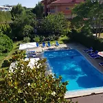 Family Magnolia, Sunny מלון סאני ביץ'
