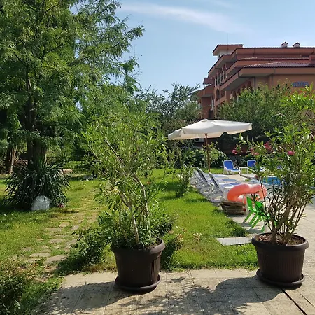 Family Magnolia, Sunny Hotel Slantchev Briag