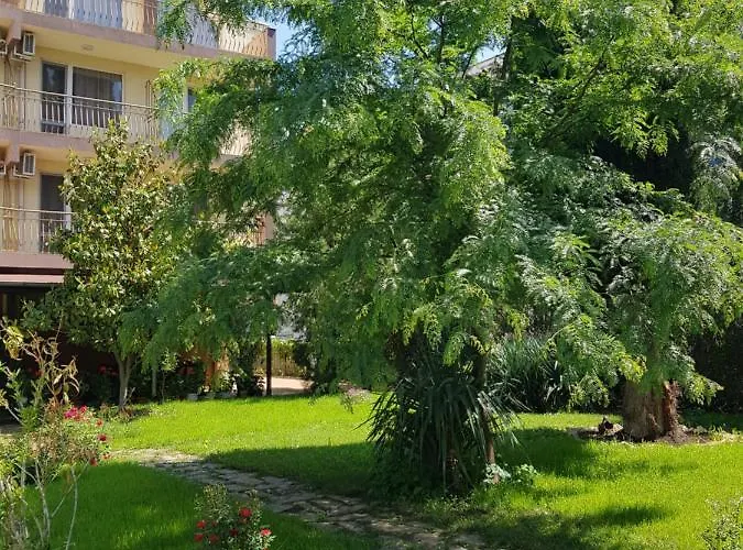 Family Magnolia, Sunny Hotel Slantchev Briag