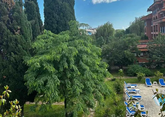 Family Magnolia, Sunny 2* Slantchev Briag