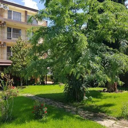 Family Magnolia, Sunny מלון סאני ביץ'
