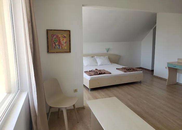 Family Magnolia, Sunny Отель 2*