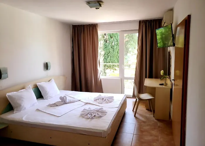 Отель Family Magnolia, Sunny 2*