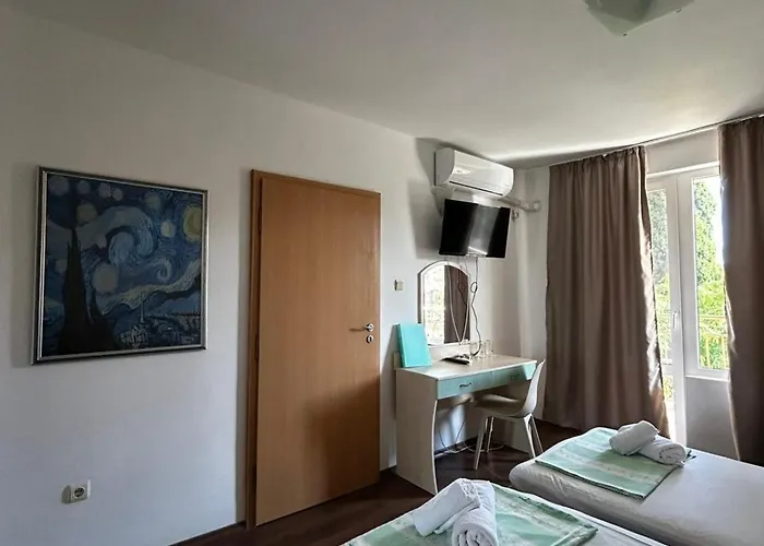 Отель Family Magnolia, Sunny