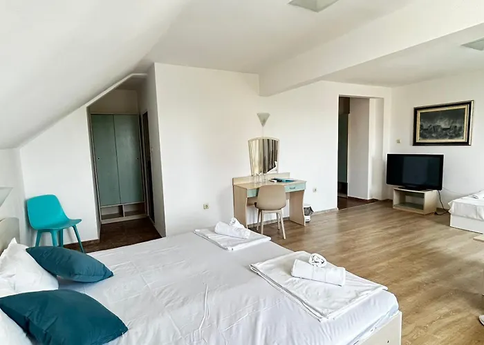 Family Magnolia, Sunny Отель 2*